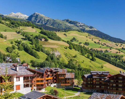 Le village de Valmorel en été