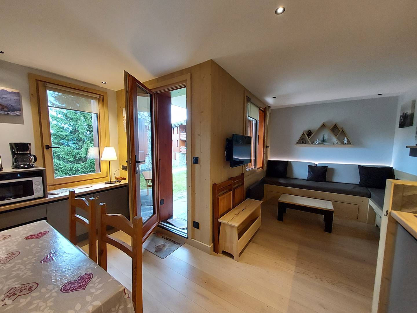 Salon appartement Teppes 37 valmorel